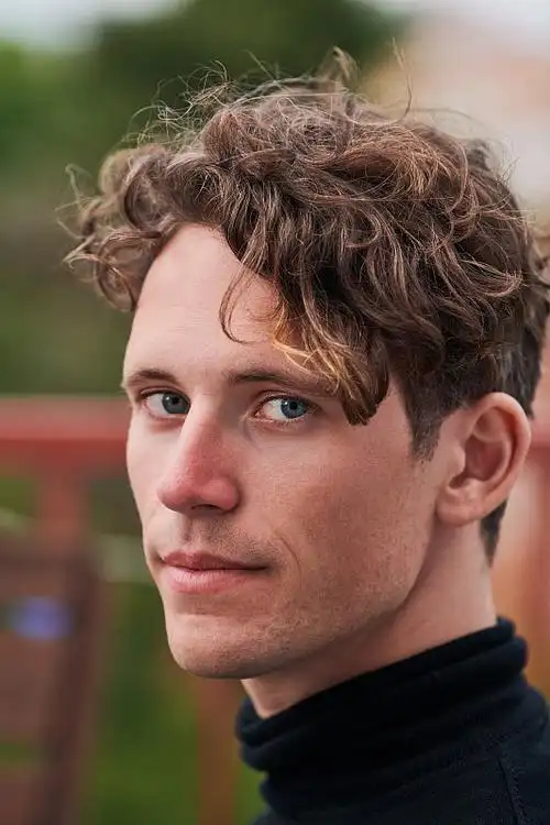 6686体育银牌作者Farrah