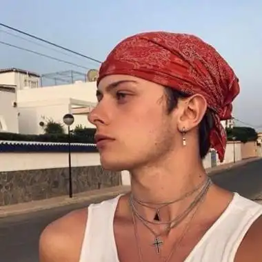 6686体育官网铜牌作者Alec