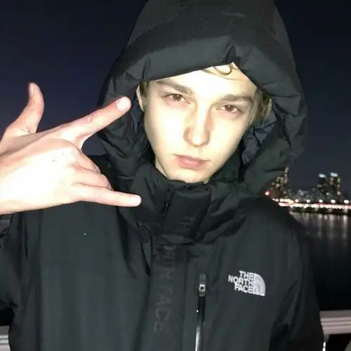 6686体育官网铁牌作者Phoebe