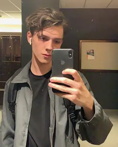 6686体育官网金牌作者Esme