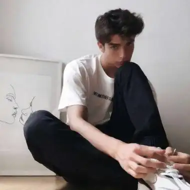 6686体育官网铜牌作者Yvette