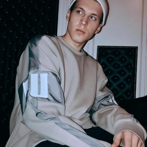 6686体育官网铜牌作者Laura