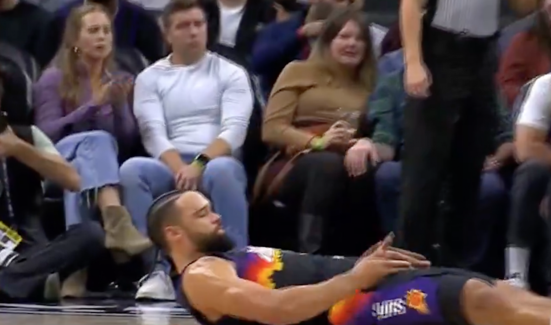 NBA官方：狄龙因做出不雅庆祝动作，被罚款25000美元