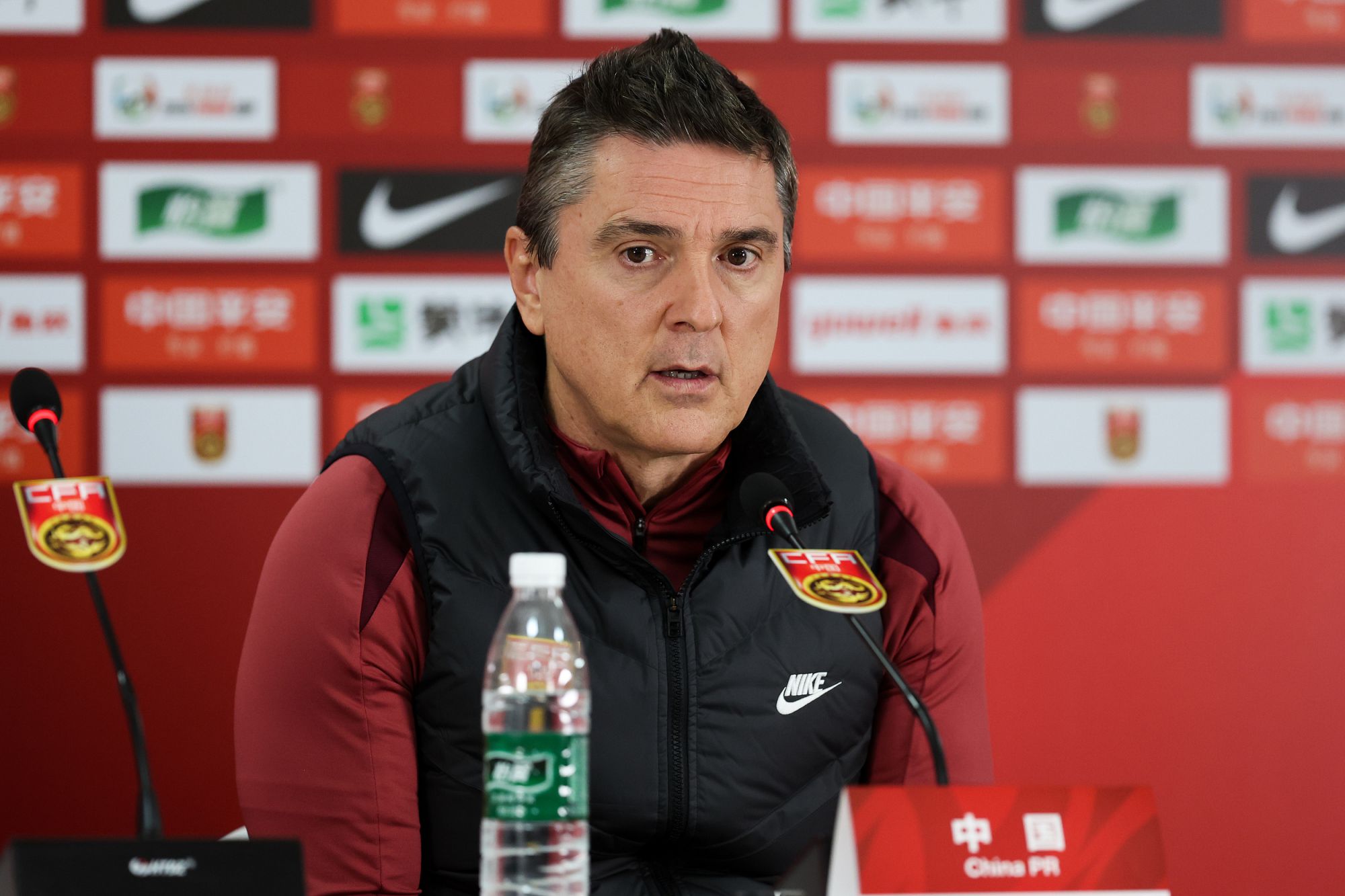 安东尼奥：发现拜合拉木时他还在踢中后卫；我让球员远离外界评论