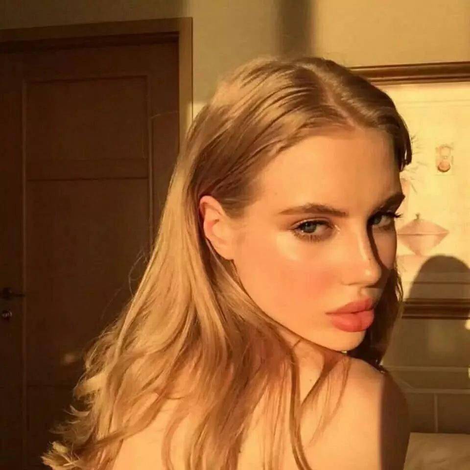 6686体育铜牌作者Gwen