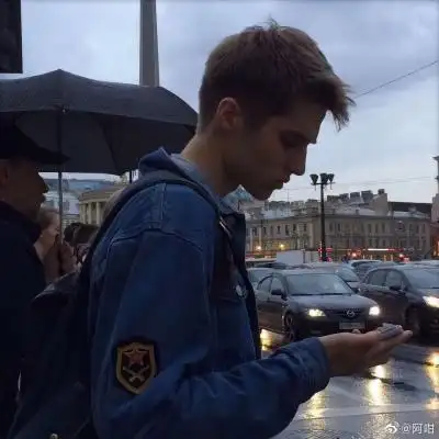 6686体育金牌作者Ursula